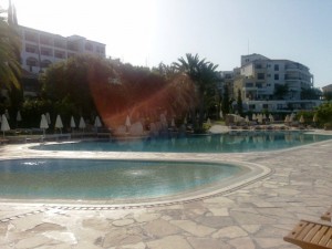 Vista delle piscine e dell'Hotel